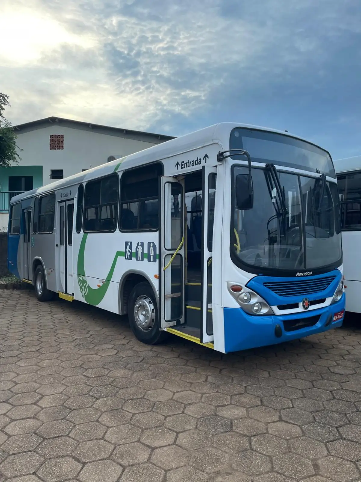 MERC. BENZ / OF 1418